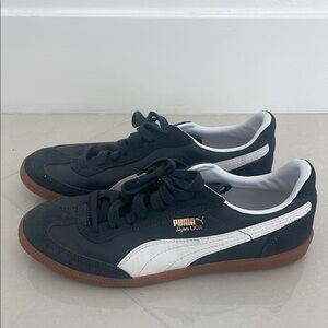 Puma Black and White Sneakers Classic Low-Top Design